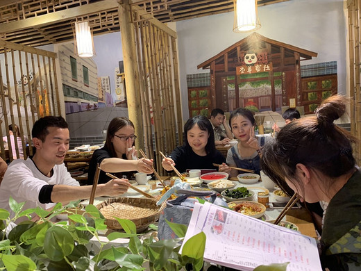 春风得意马蹄疾，一日看尽长安花
