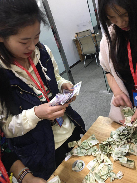 春风得意马蹄疾，一日看尽长安花