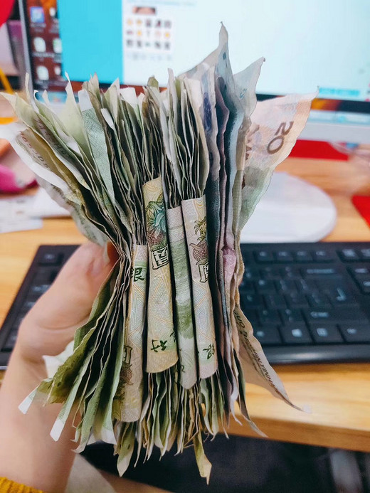 春风得意马蹄疾，一日看尽长安花