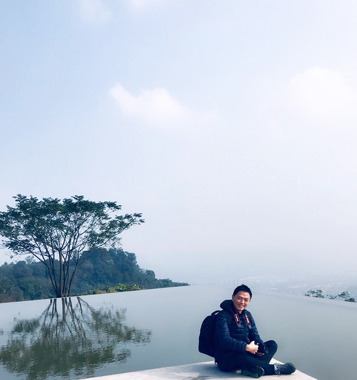 仙郁同的无边泳池，重庆的“天空之境”，颇有水墨画的意蕴。感受天空之境的魅力，日光倾洒的光影，落日余晖的剪影，都让这“天空之境”无穷韵味。